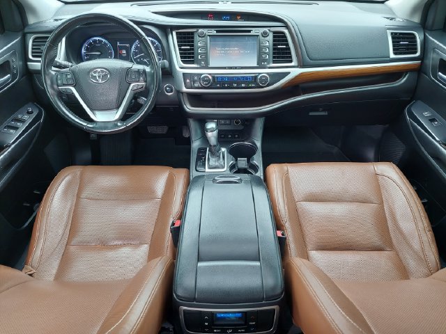 Used 2017 Toyota Highlander Limited AWD/4WD image 3