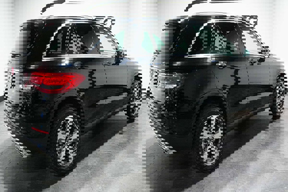 Used 2019 Mercedes-Benz GLC 300 4MATIC image 5