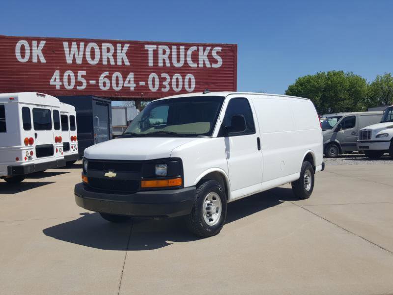 Used 2016 Chevrolet Express 2500 RWD image 3