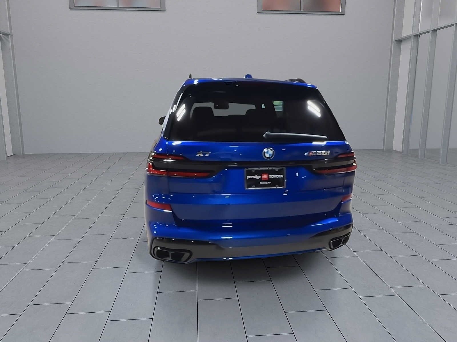 Used 2025 BMW X7 M60i w/ Executive Package AWD/4WD image 7