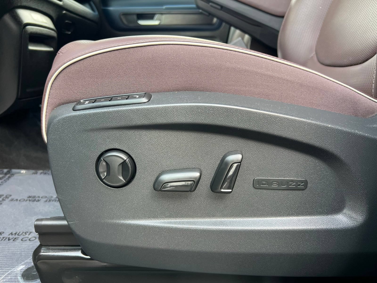 Used 2025 Volkswagen ID. Buzz Pro S RWD image 29