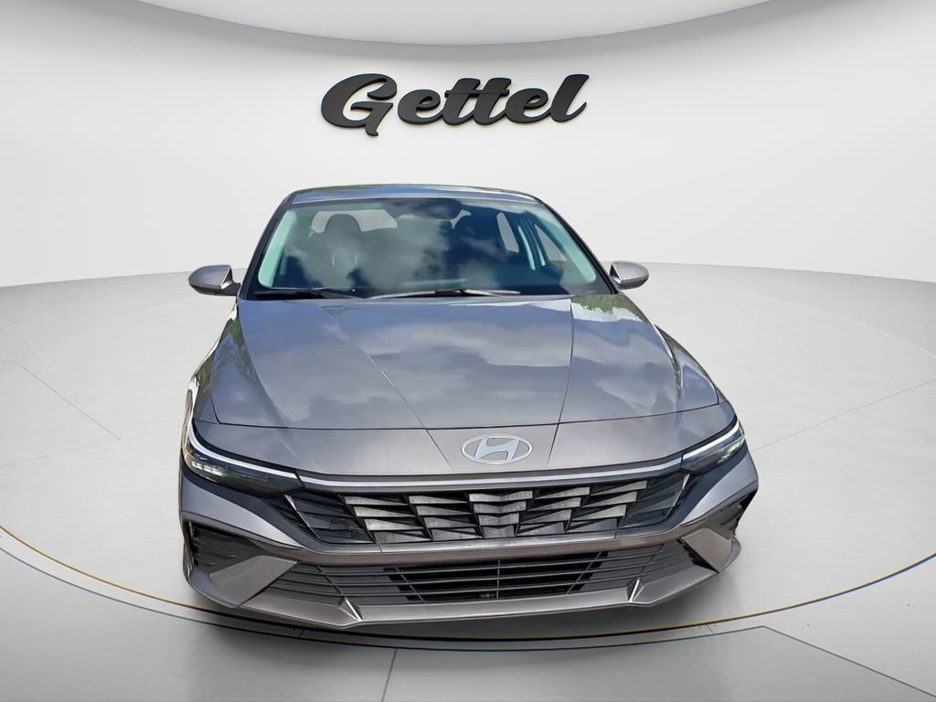 Used 2024 Hyundai Elantra SEL FWD image 9