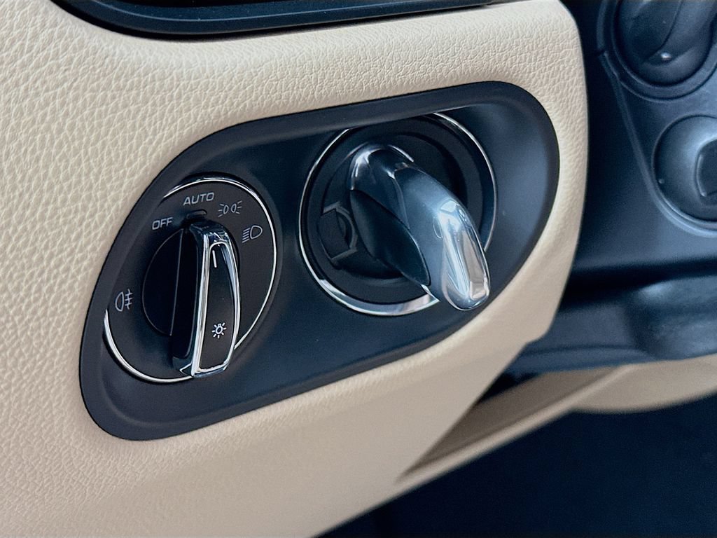 Certified 2026 Porsche Macan AWD/4WD image 11