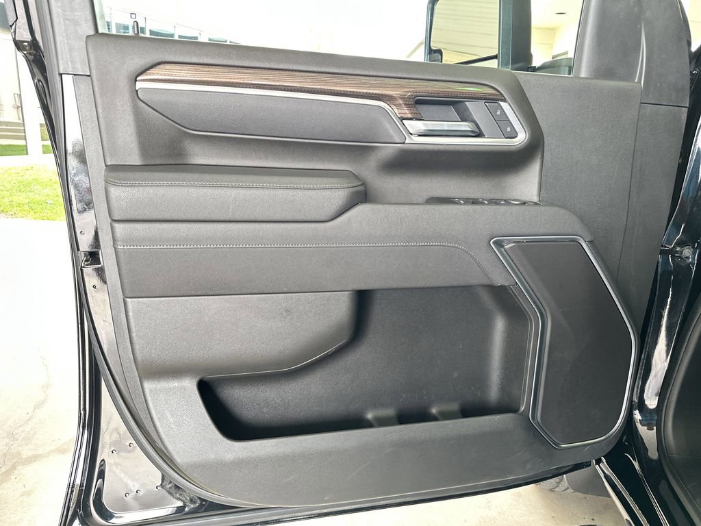 Used 2025 Chevrolet Silverado 2500 LT w/ Convenience Package image 11