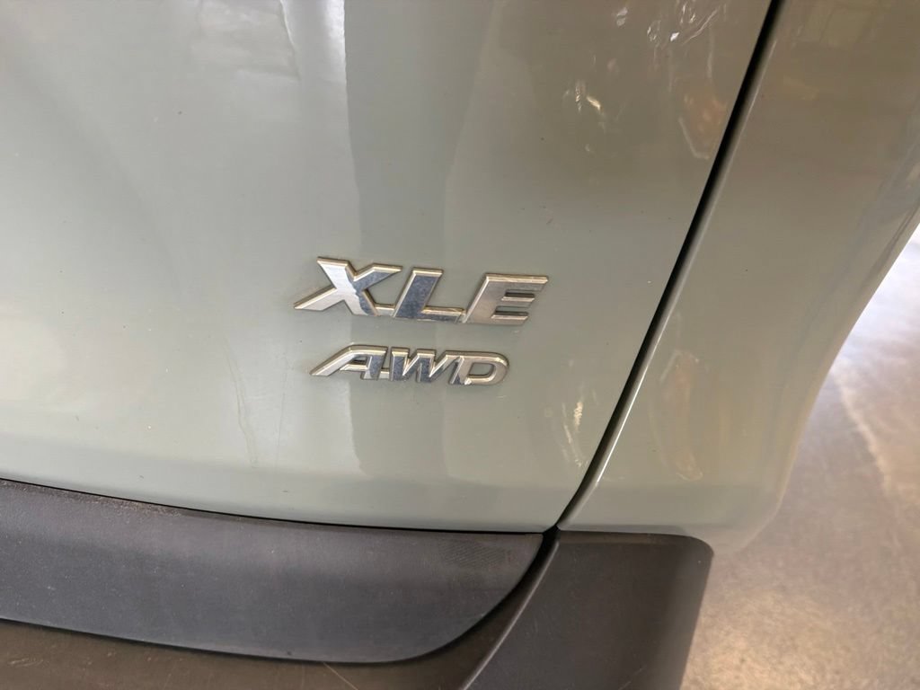 Used 2021 Toyota RAV4 XLE w/ Convenience Package AWD/4WD image 10