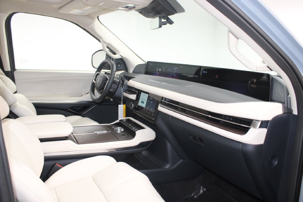 New 2027 Lincoln Navigator Reserve AWD/4WD image 30