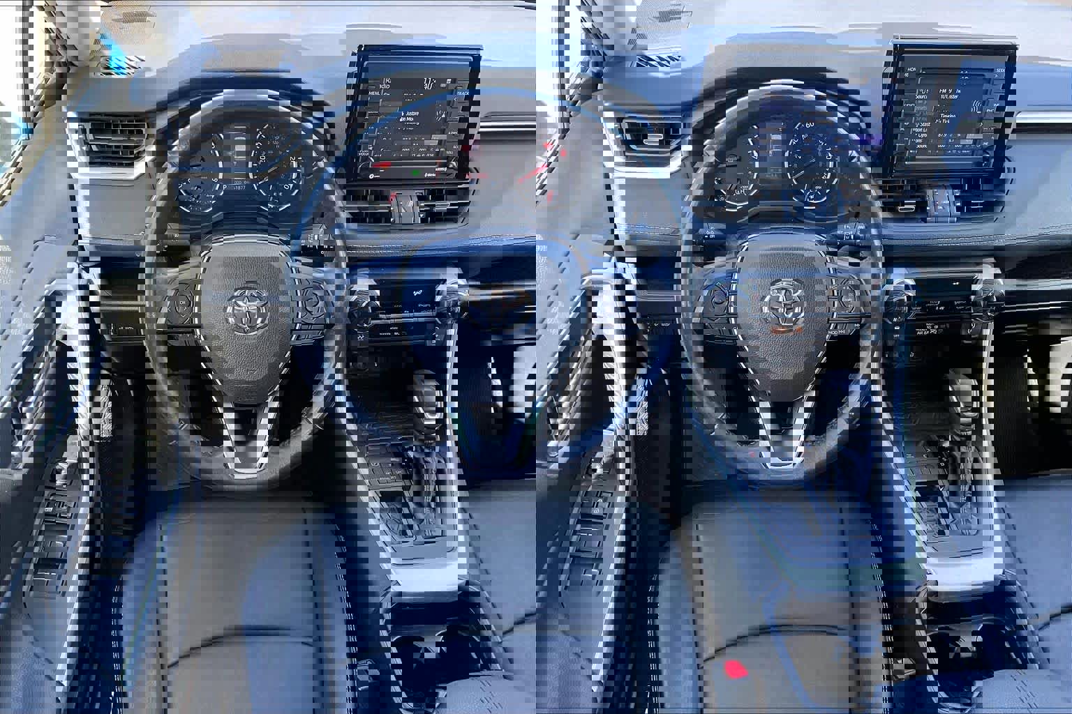 Used 2021 Toyota RAV4 XLE Premium image 6