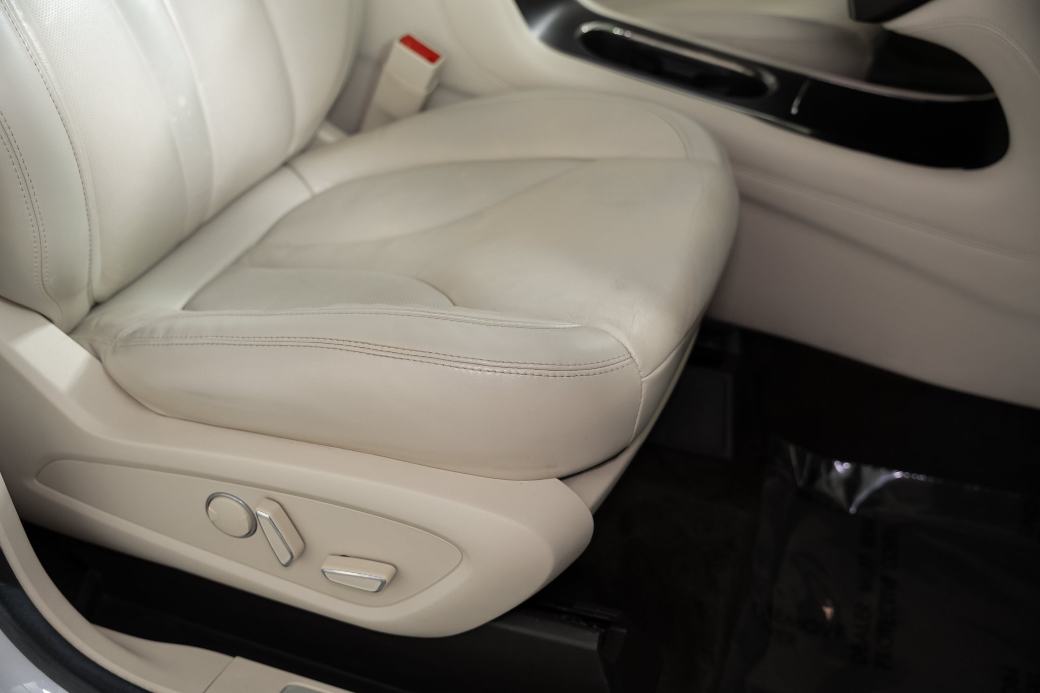 Used 2015 Lincoln MKC FWD w/ Equipment Group 101A Select image 25