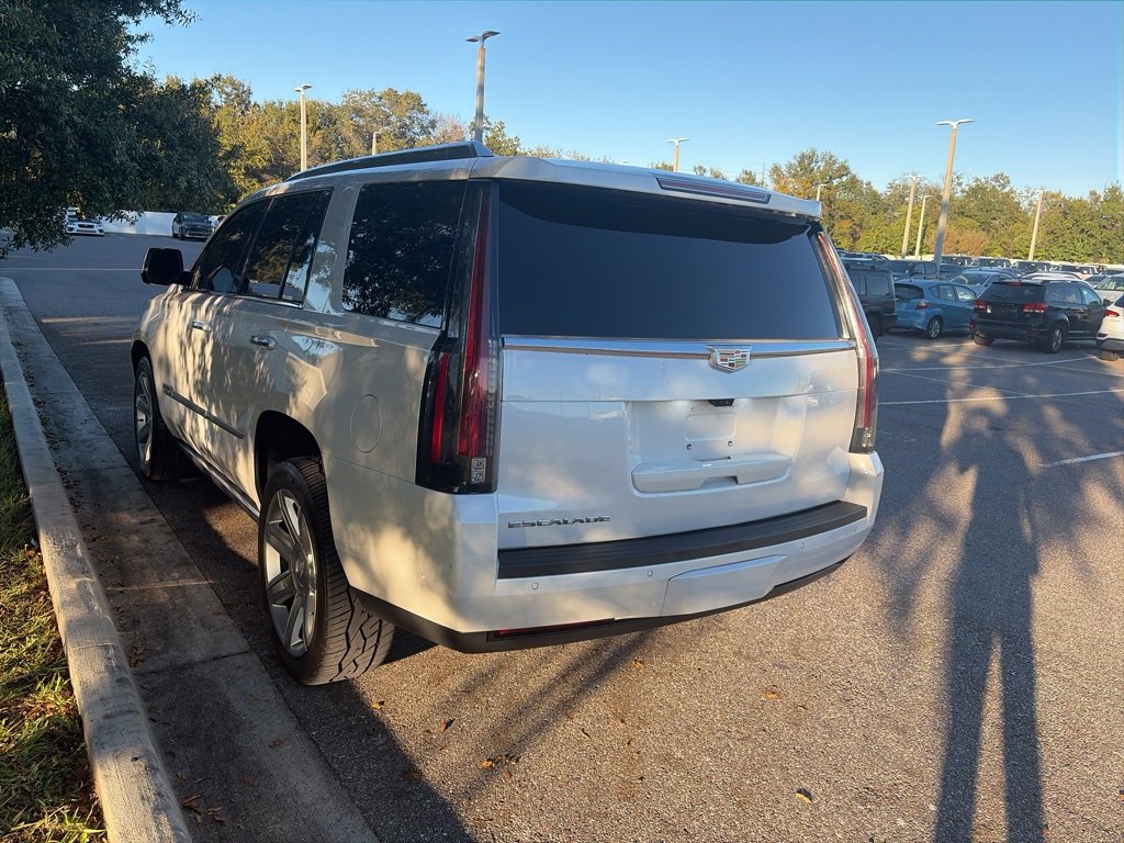 Used 2020 Cadillac Escalade Premium Luxury image 2