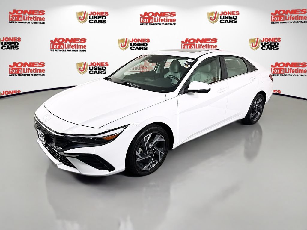 Certified 2025 Hyundai Elantra Limited FWD image 16