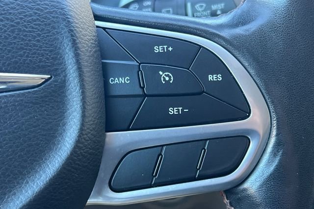 Used 2020 Chrysler Pacifica Touring-L image 29