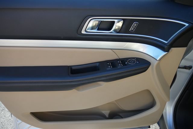 Used 2017 Ford Explorer XLT w/ Equipment Group 202A FWD image 23