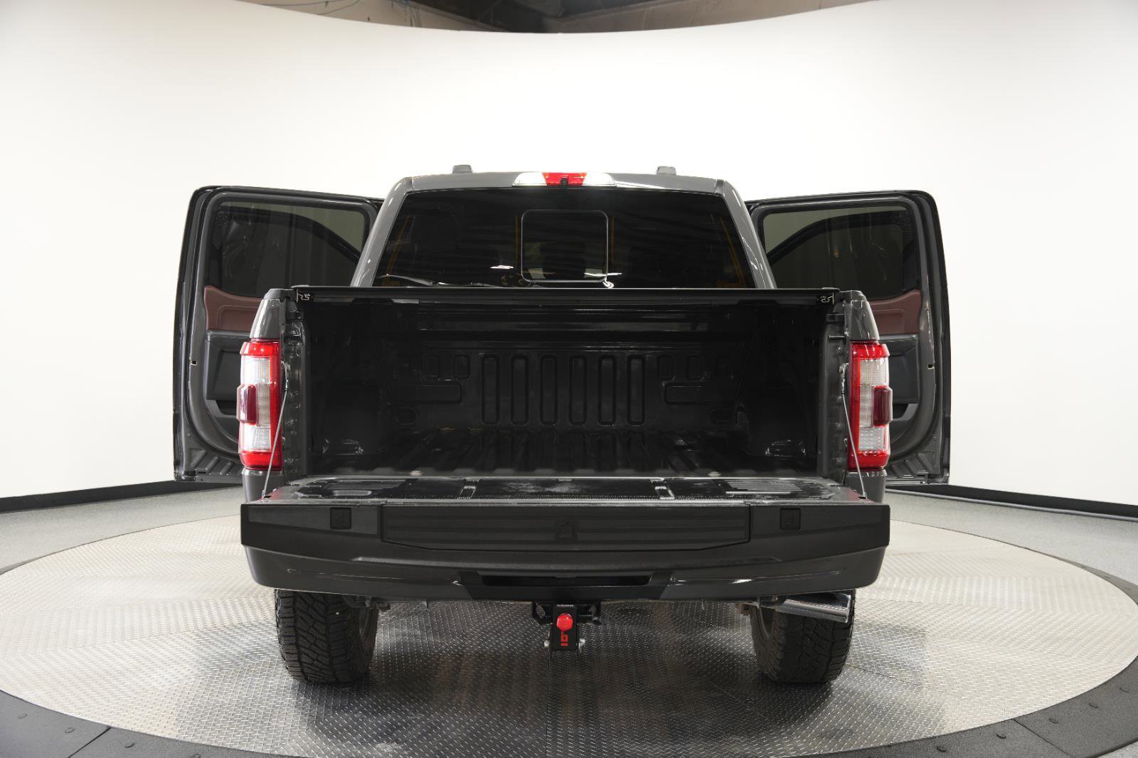 Used 2021 Ford F150 Lariat w/ Max Trailer Tow Package image 11