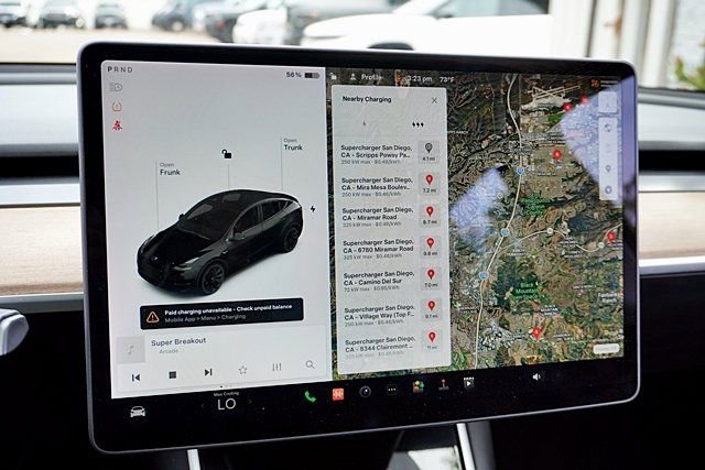 Used 2021 Tesla Model Y Long Range AWD/4WD image 34