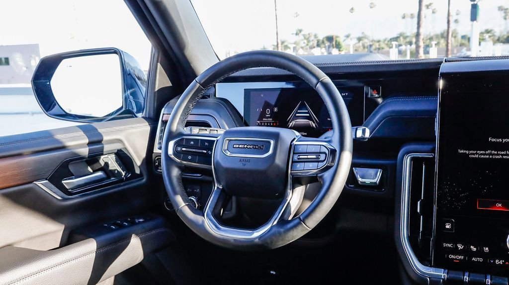 Used 2025 GMC Yukon XL Denali AWD/4WD image 18