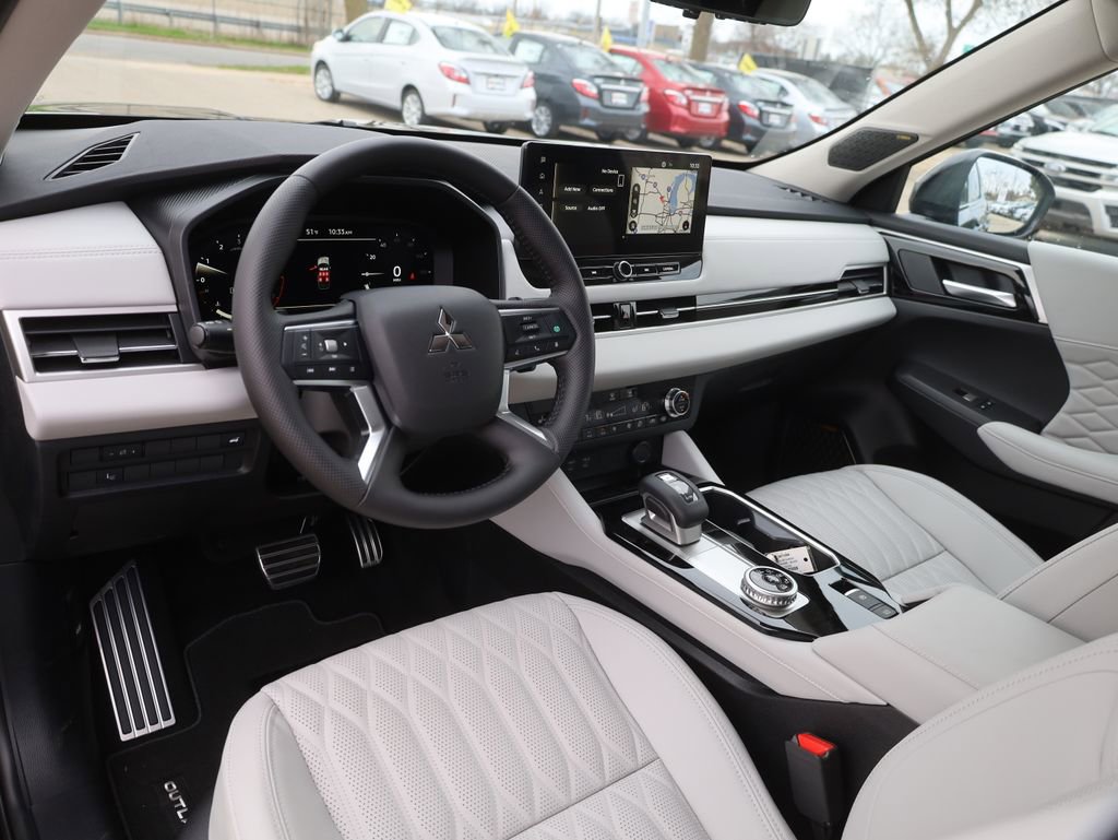 New 2025 Mitsubishi Outlander AWD image 40
