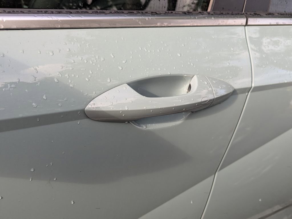 Used 2024 Hyundai Kona Limited FWD image 7