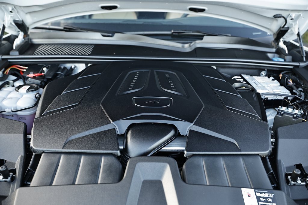 Certified 2025 Porsche Cayenne w/ Premium Package Plus image 34