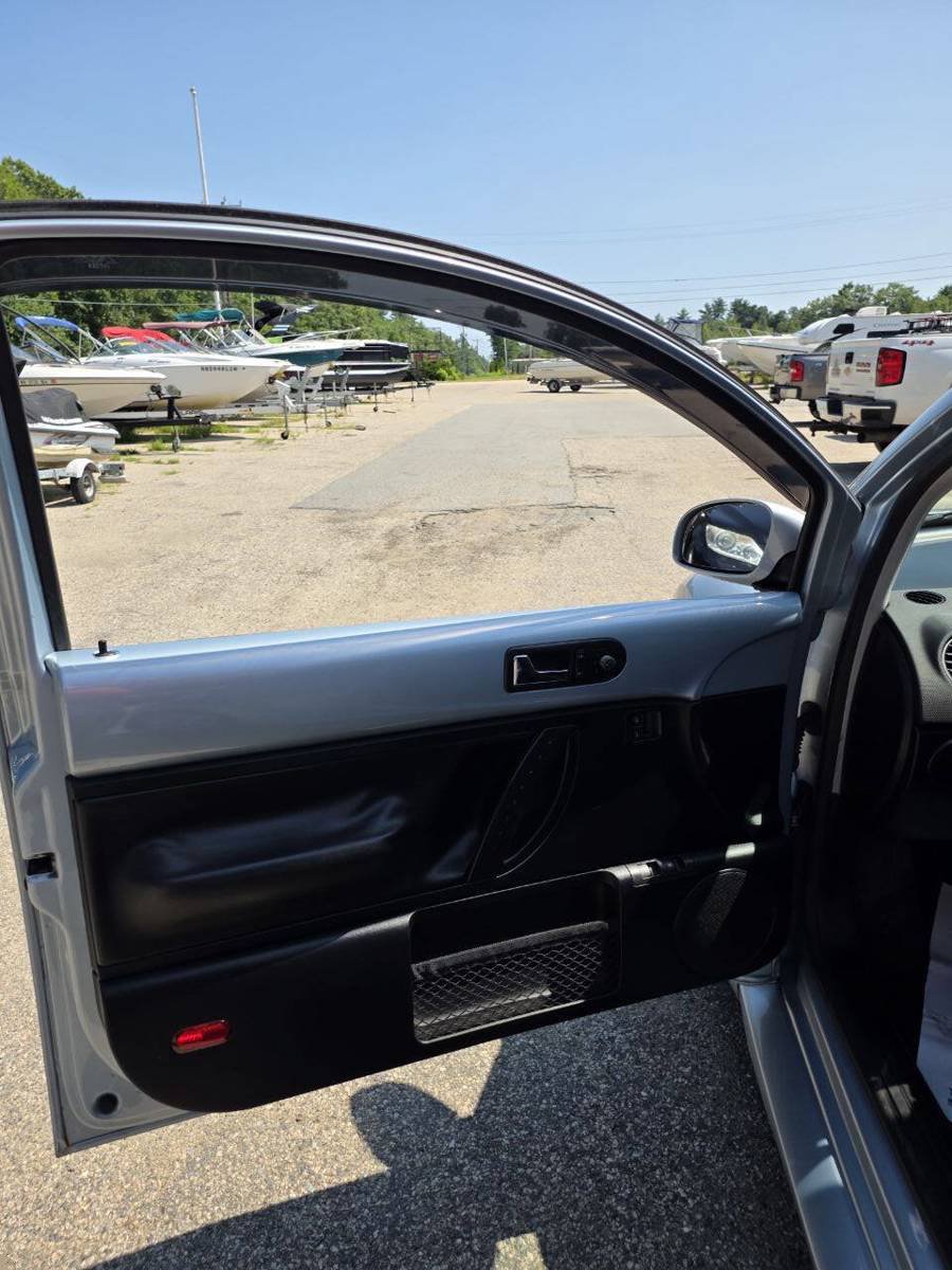 Used 2009 Volkswagen Beetle S FWD image 13