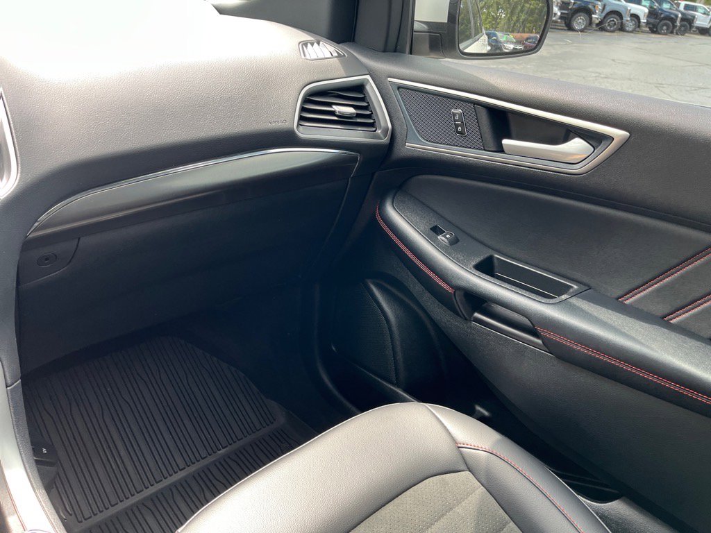Used 2024 Ford Edge ST-Line w/ Cold Weather Package image 19