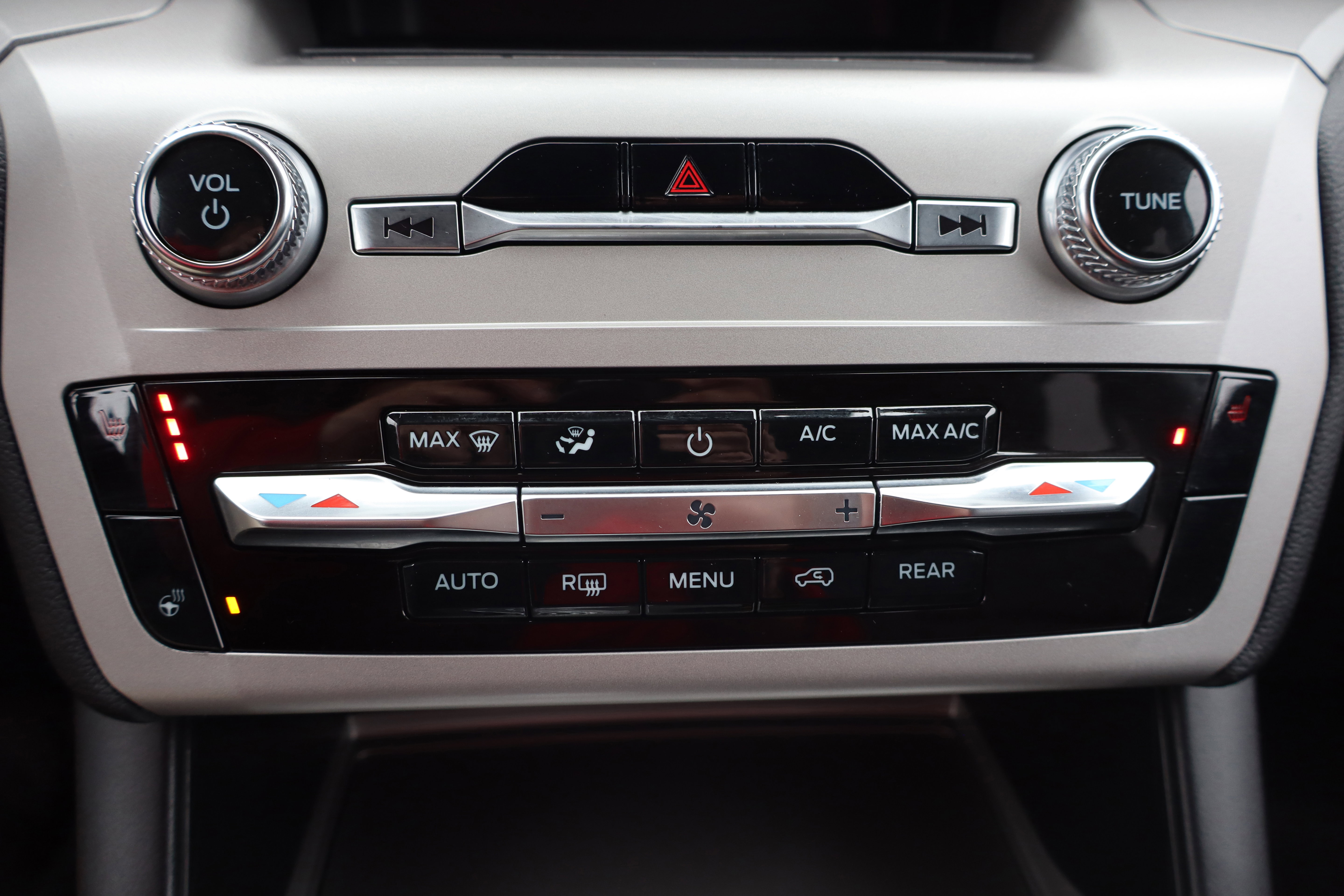 Used 2023 Ford Explorer XLT w/ Equipment Group 202A image 25