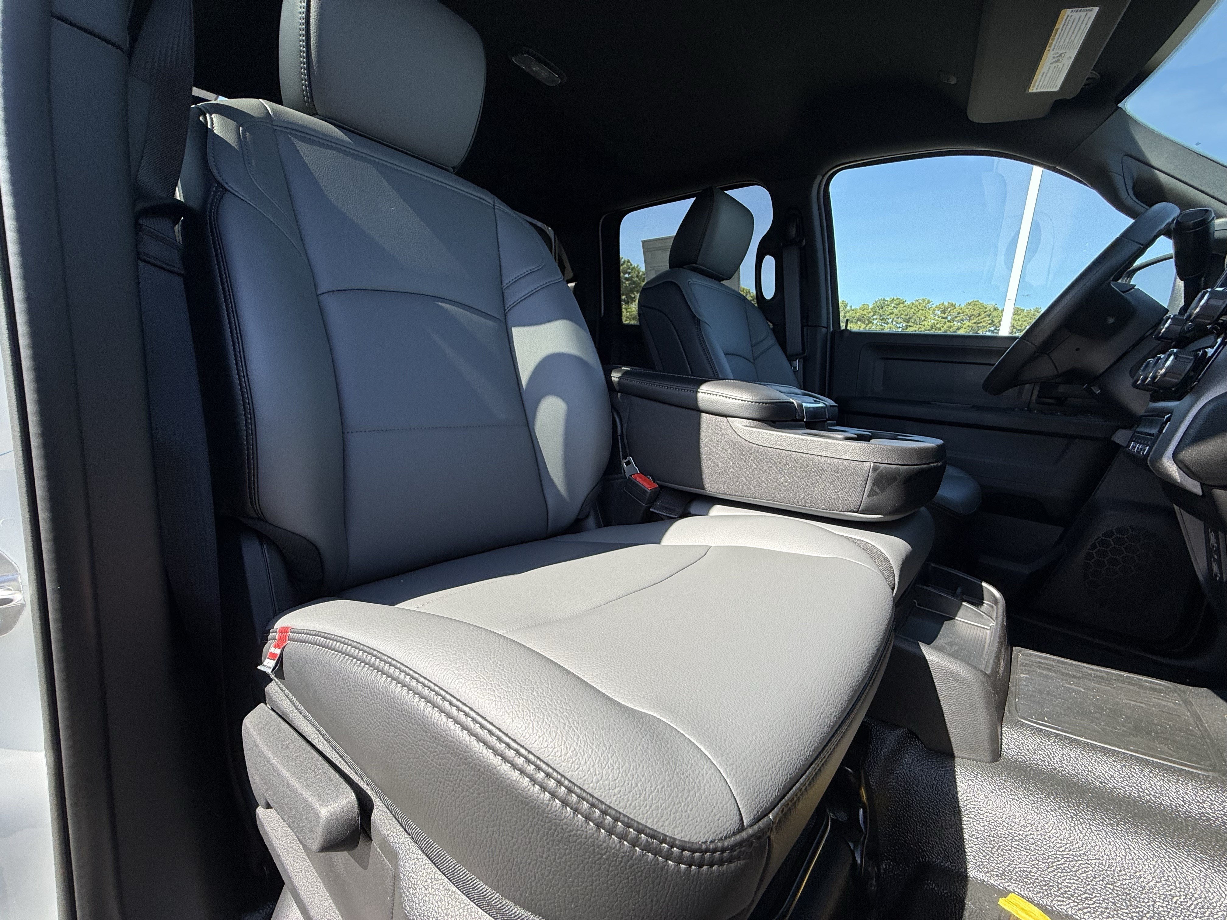 New 2026 RAM 3500 Tradesman AWD/4WD image 34