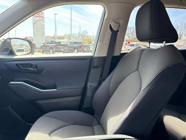 Used 2024 Toyota Highlander LE image 23