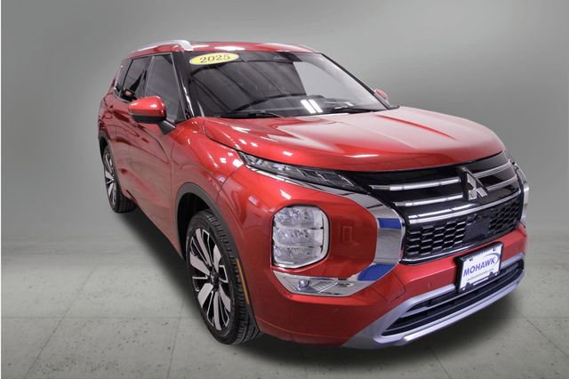 Used 2025 Mitsubishi Outlander SEL image 8