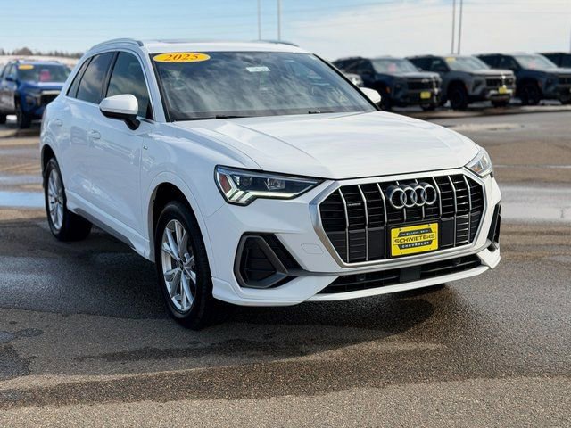Used 2025 Audi Q3 2.0T Premium image 3