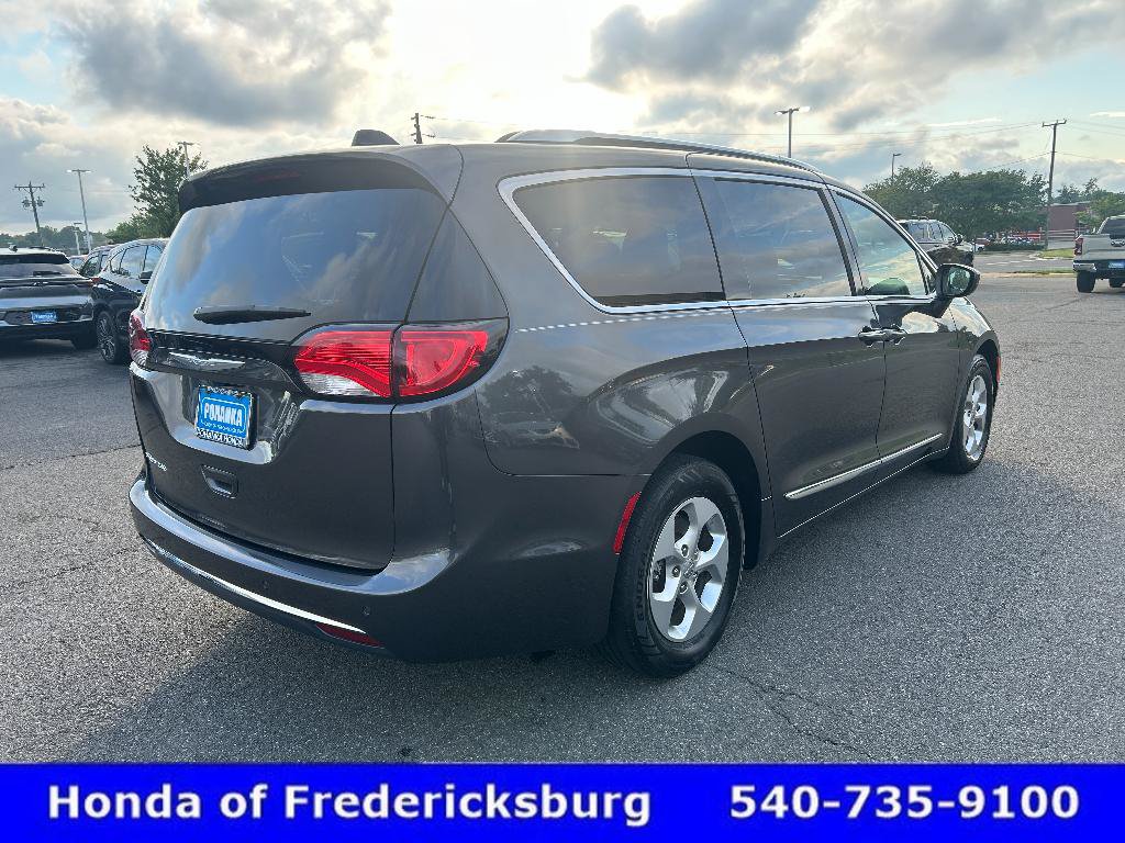 Used 2017 Chrysler Pacifica Touring-L Plus FWD image 6