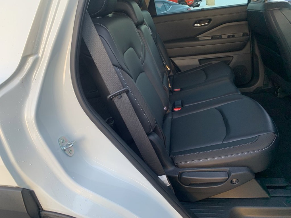 Used 2023 Nissan Pathfinder SL image 29