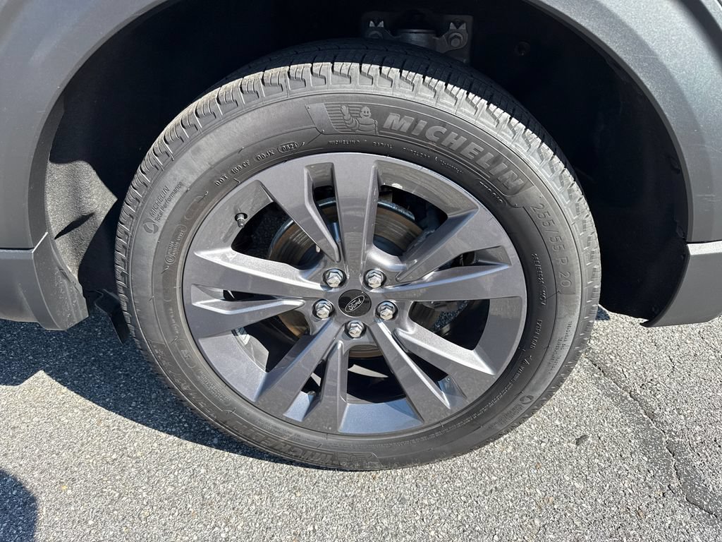 Used 2024 Ford Explorer XLT w/ Equipment Group 202A AWD/4WD image 20
