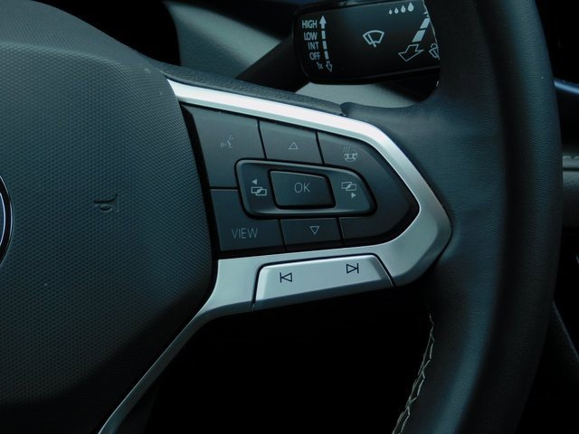 Used 2024 Volkswagen Taos SE image 16