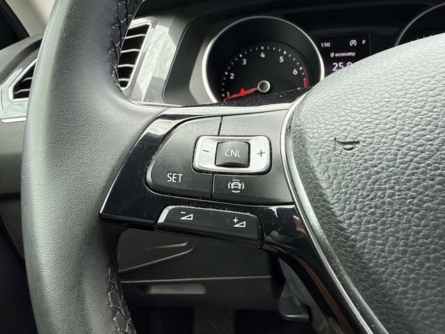 Used 2020 Volkswagen Tiguan SE image 29
