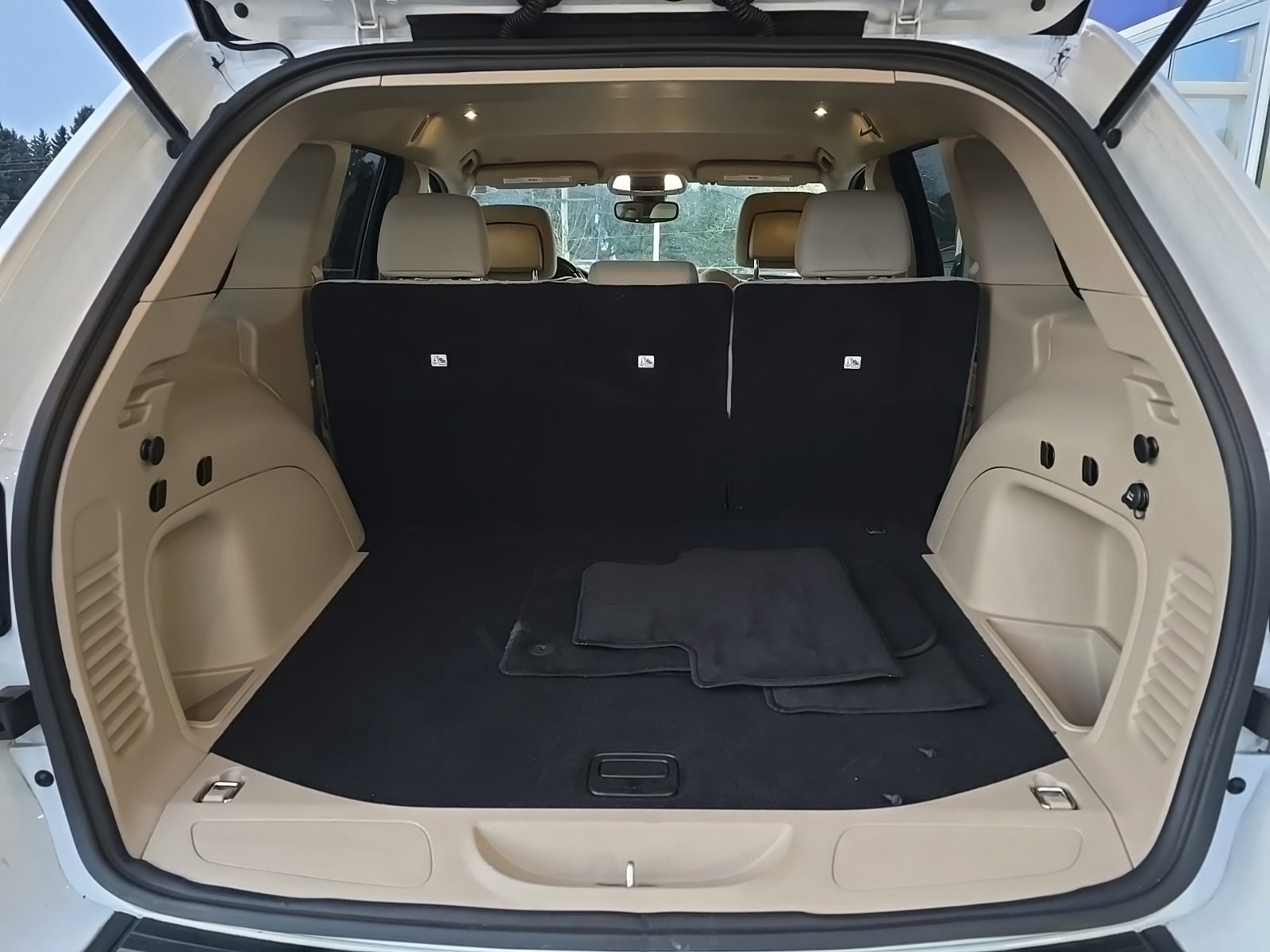 Used 2022 Jeep Grand Cherokee Laredo E image 23