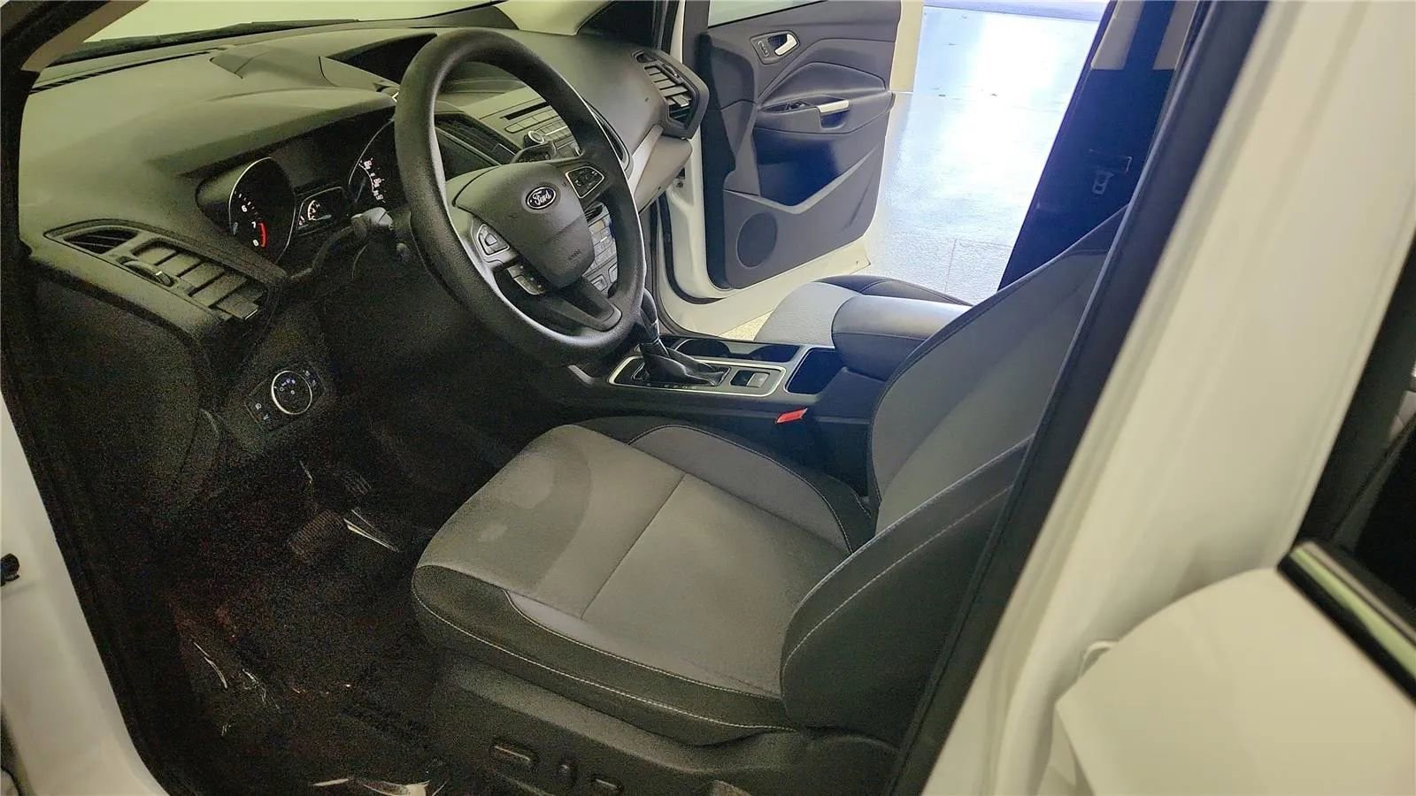 Used 2018 Ford Escape SE image 21