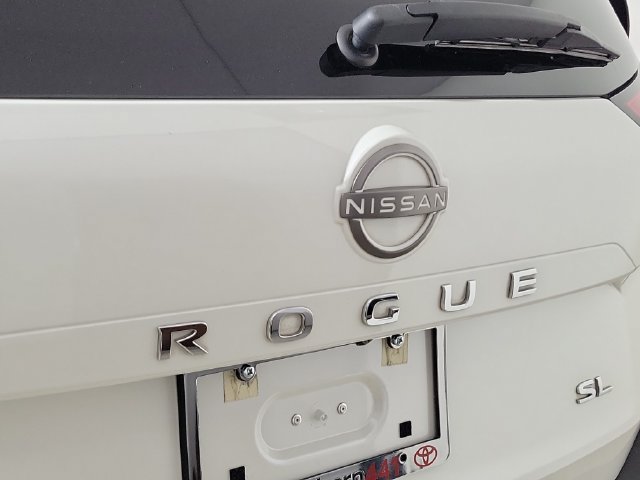 Used 2023 Nissan Rogue SL w/ SL Premium Package FWD image 9