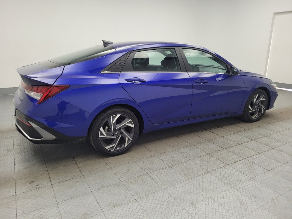 Used 2025 Hyundai Elantra Limited FWD image 10