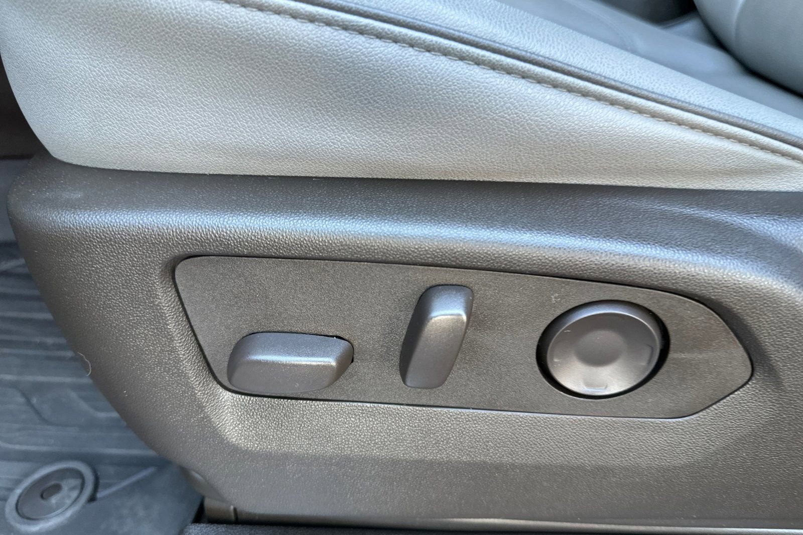 Certified 2024 GMC Yukon SLT w/ Max Trailering Package image 12