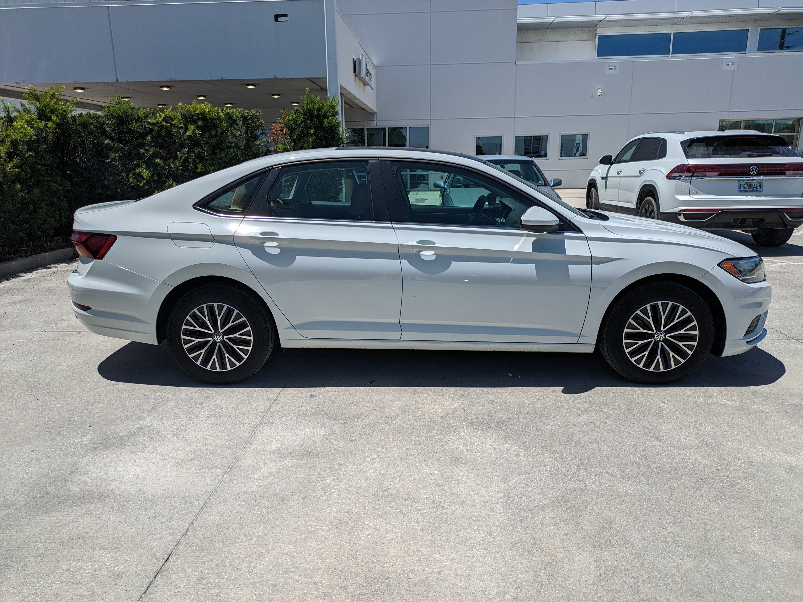 Used 2019 Volkswagen Jetta SE w/ Cold Weather Package FWD image 3