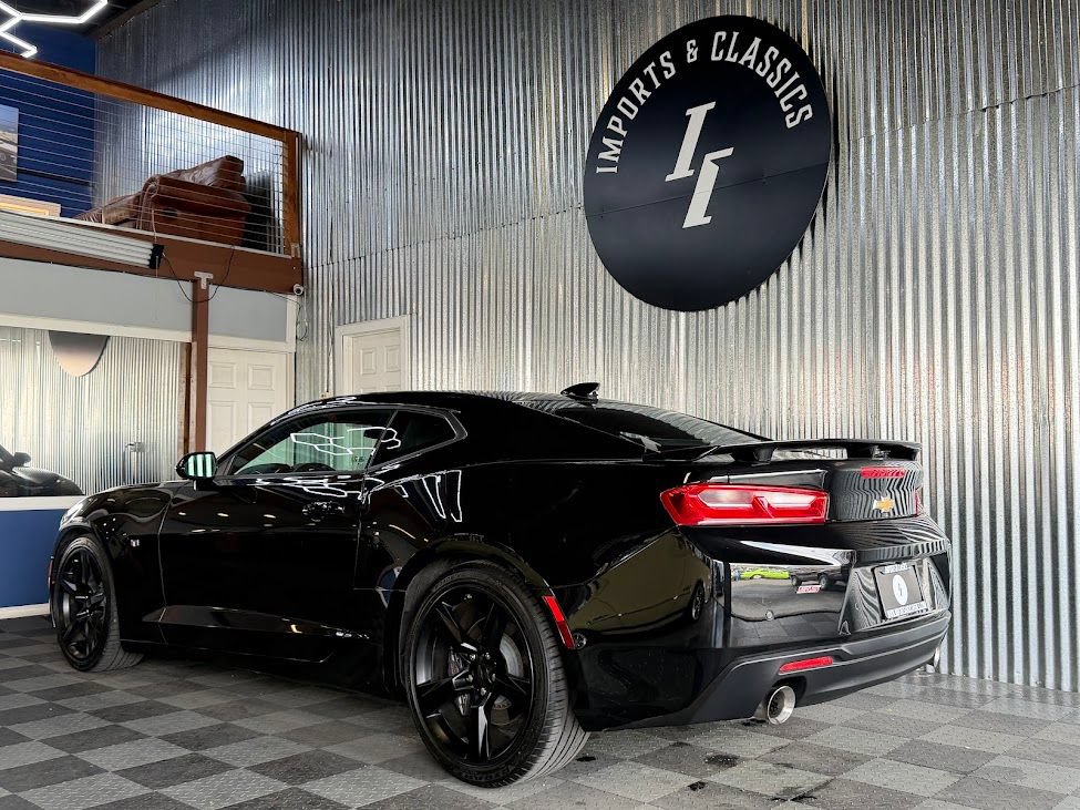 Used 2018 Chevrolet Camaro SS RWD image 4