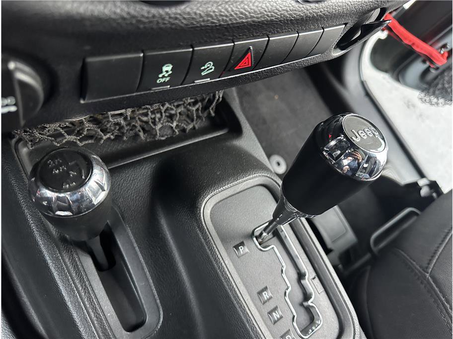 Used 2015 Jeep Wrangler Sport w/ Connectivity Group image 21