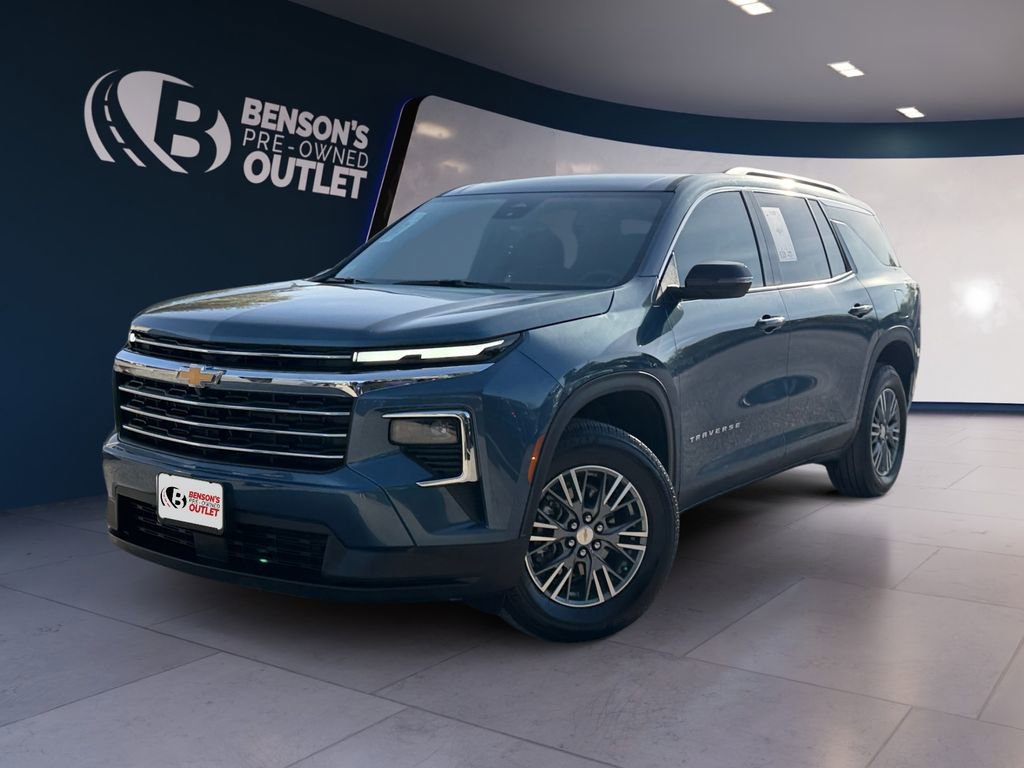 Used 2025 Chevrolet Traverse LT image 1