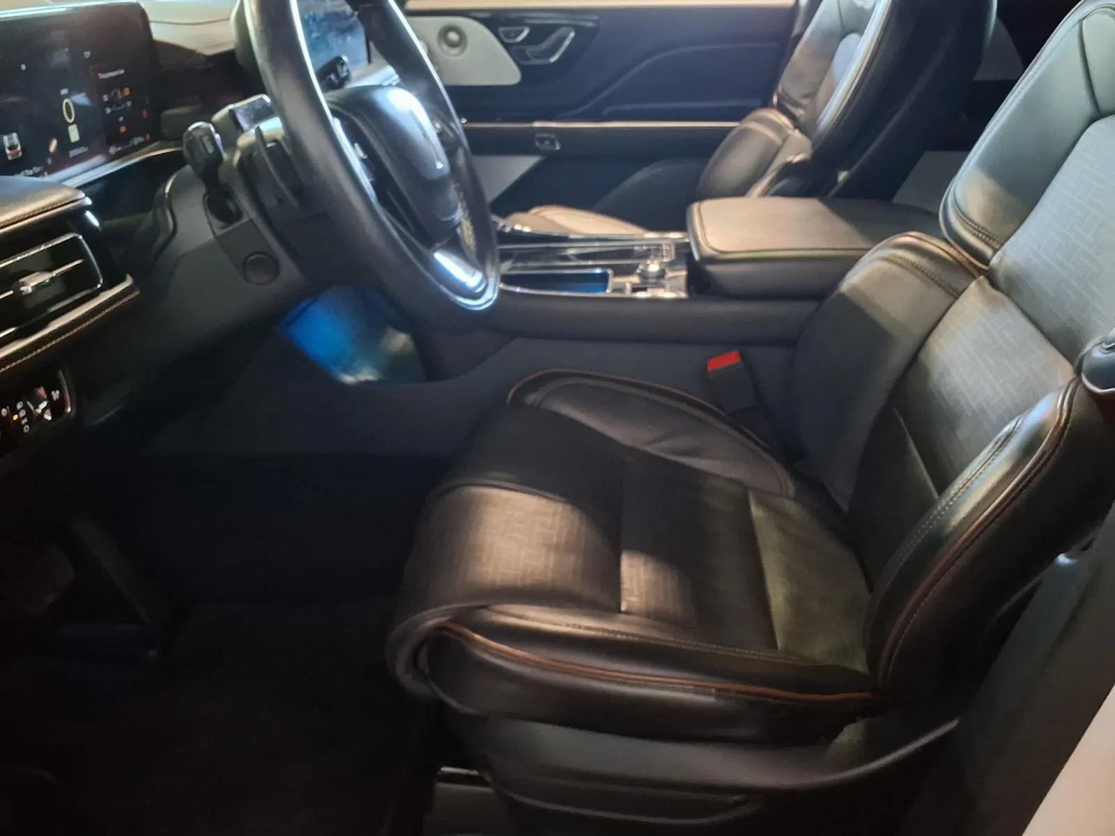 Used 2025 Lincoln Aviator Black Label w/ Jet Appearance Package AWD/4WD image 19