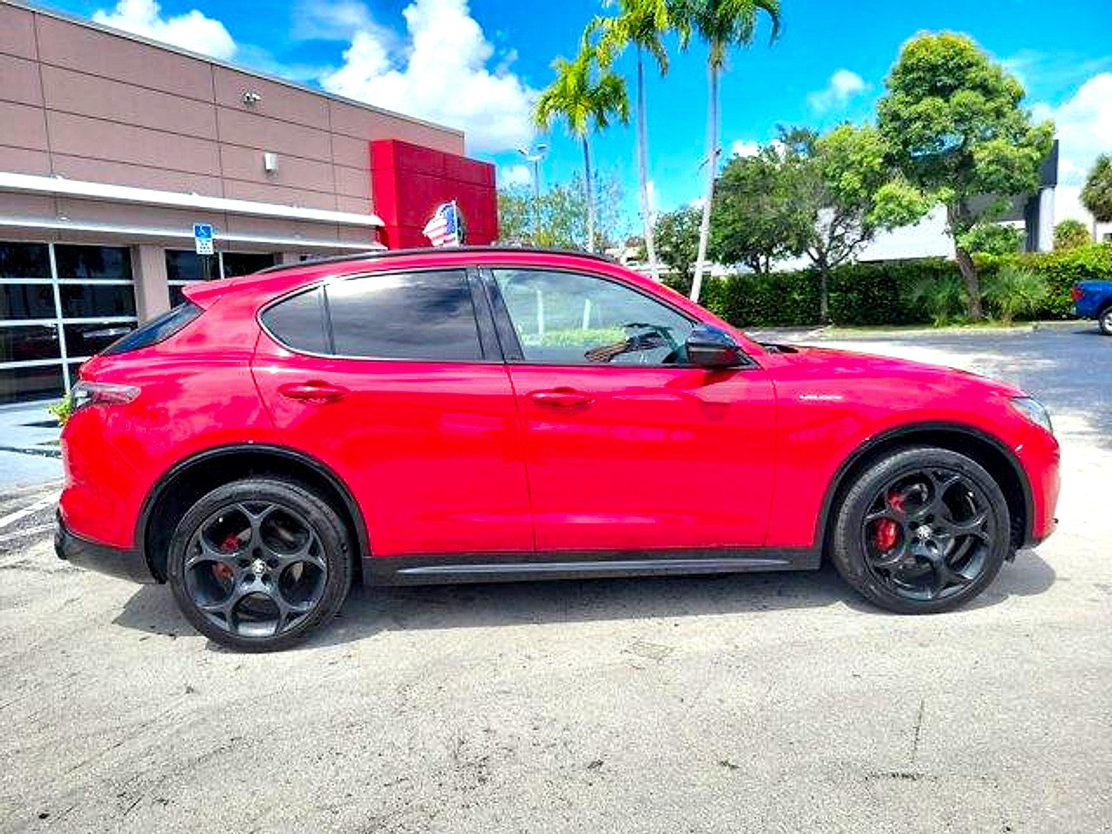 Used 2024 Alfa Romeo Stelvio Veloce AWD/4WD image 9