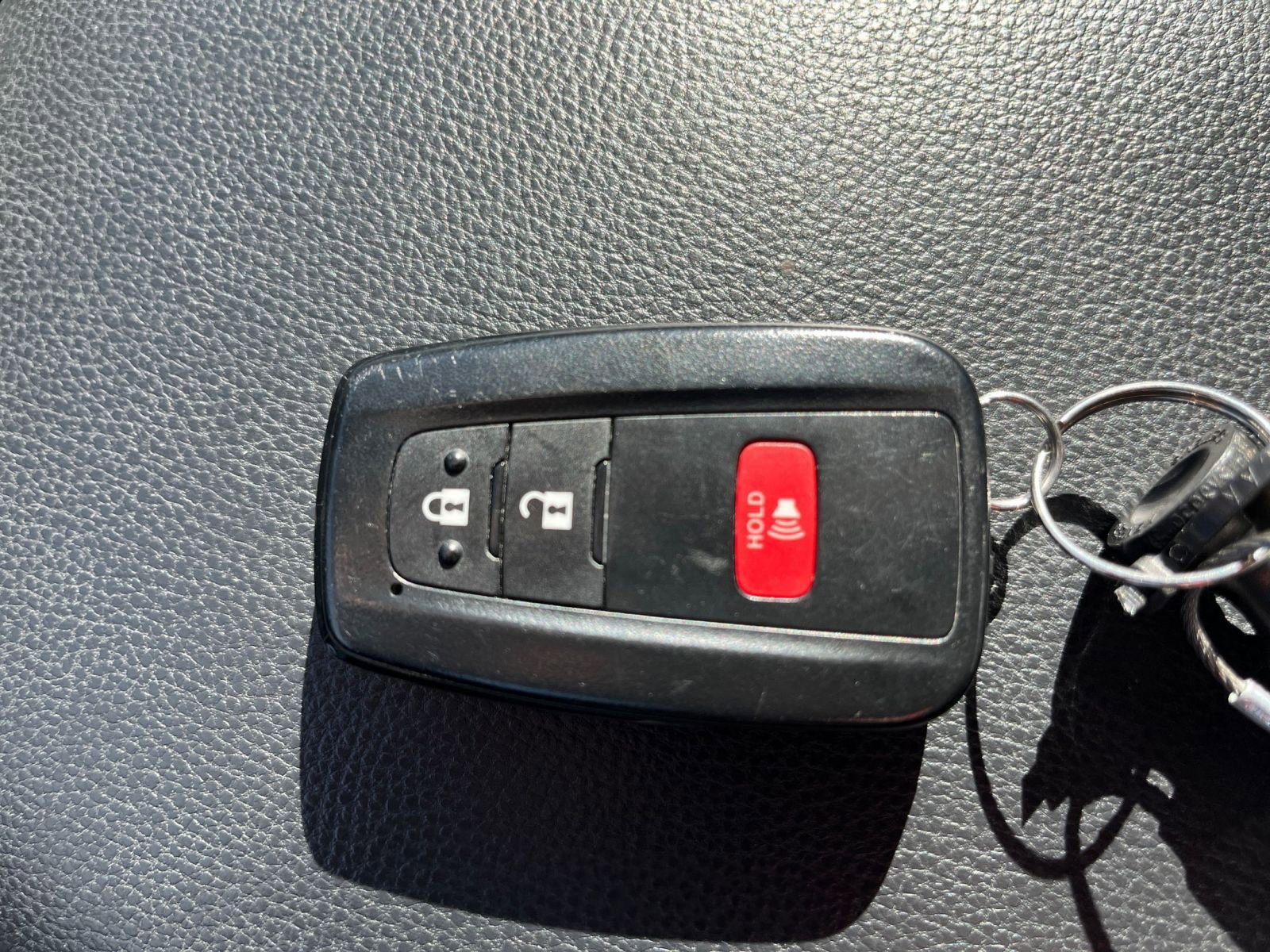 Used 2025 Toyota RAV4 XLE image 22