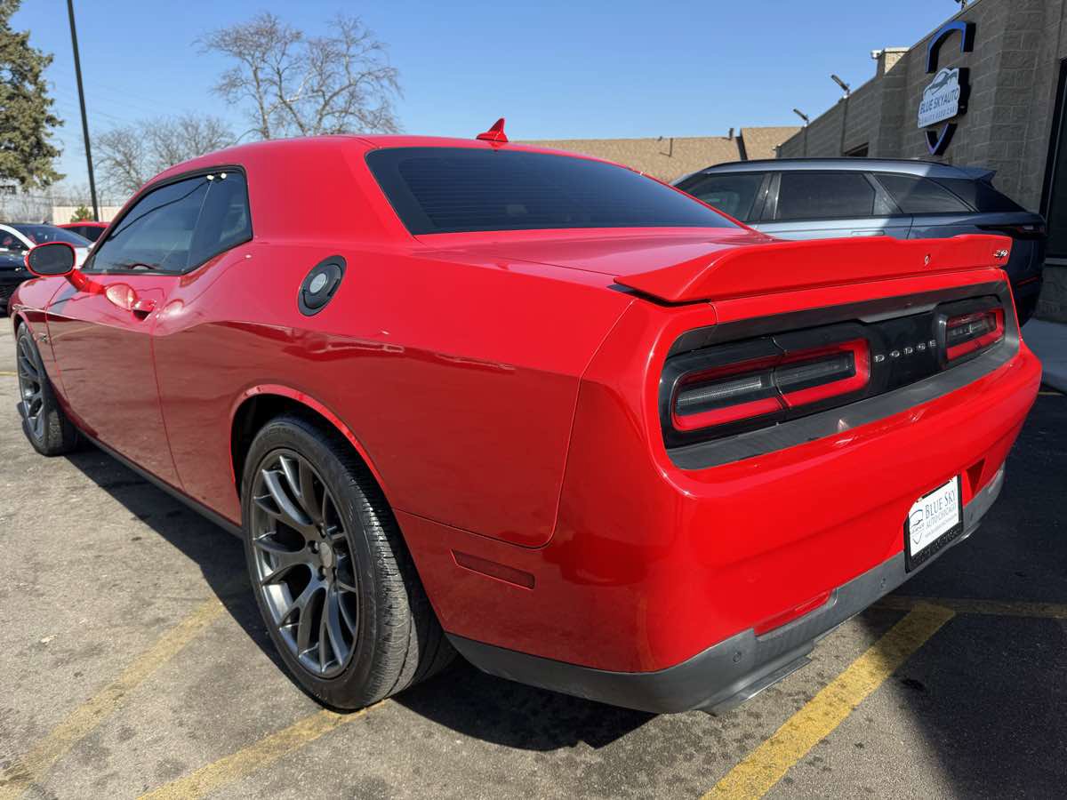 Used 2015 Dodge Challenger SRT image 10