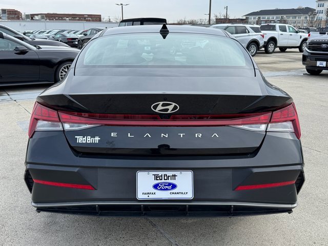 Used 2025 Hyundai Elantra SEL image 9