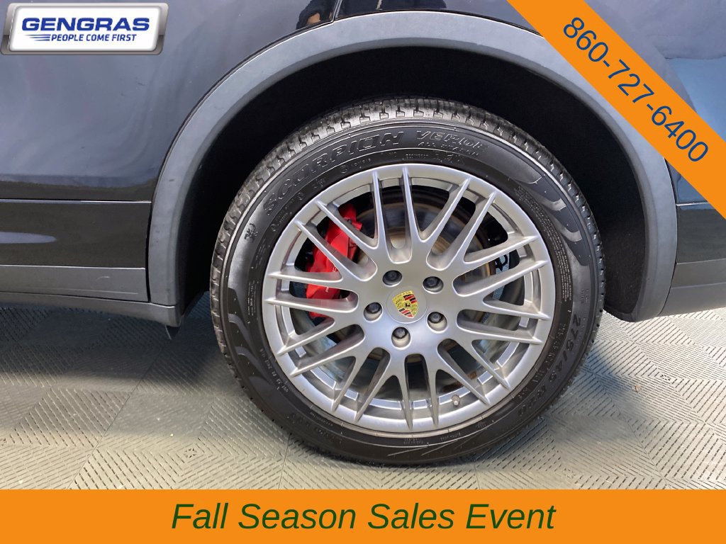 Used 2015 Porsche Cayenne Turbo AWD/4WD image 32