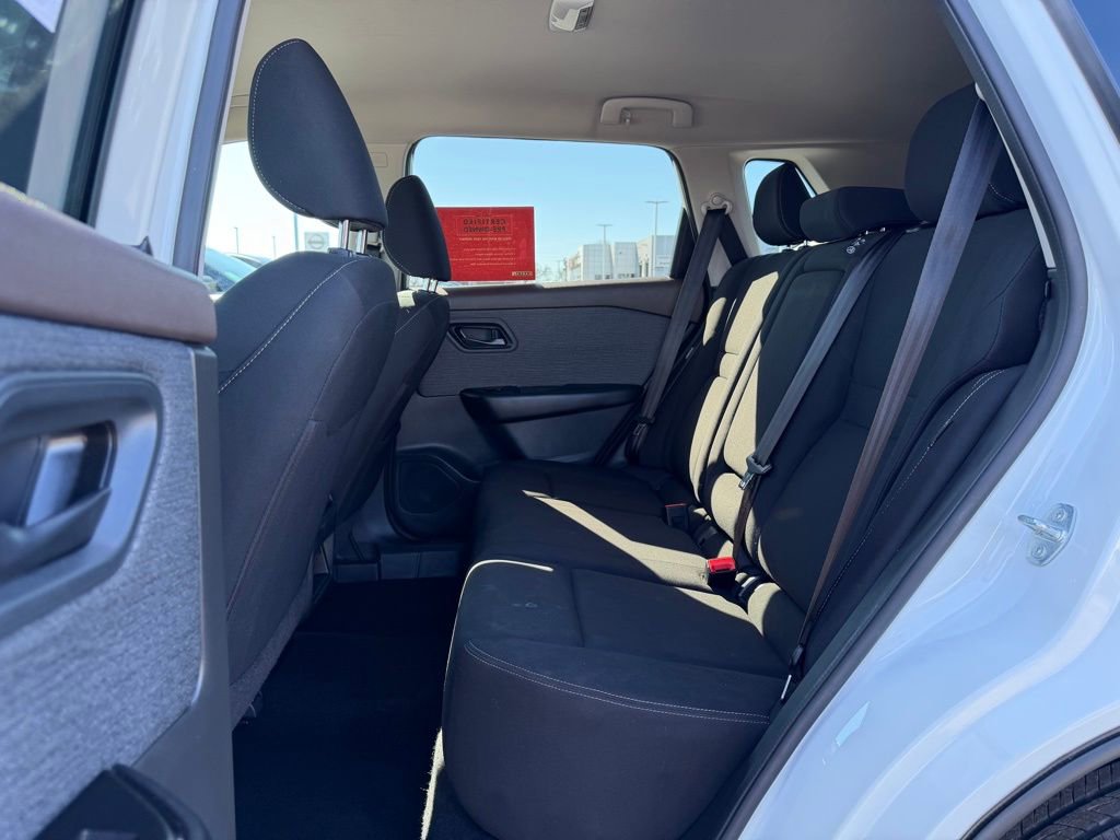 Used 2023 Nissan Rogue S image 15